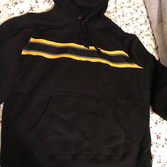 Supreme chest stripe logo hooded. - Picture 2 of 6